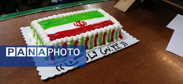 برگزاری جشن دهه فجر با برنامه‌های ورزشی و فرهنگی در دبستان شهید ابوالفضل