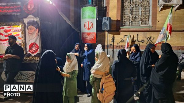 سفیران سلامت ناحیه شش در میدان دانشجو گرد هم آمدند