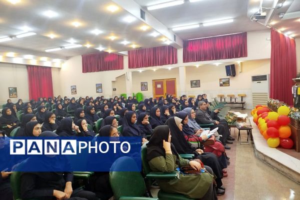 افتتاحیه مسابقات درس‌هایی از قرآن در دبیرستان راضیه شکرایی ناحیه دو شهرری 