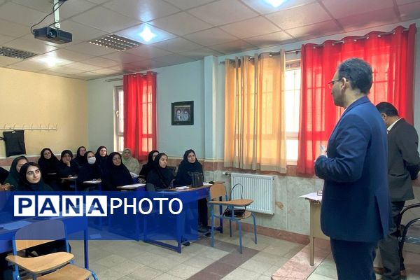 تمرکز بر ارتقای مهارت‌های مدیریتی و آموزشی در کارگاه‌های توانمندسازی ورامین