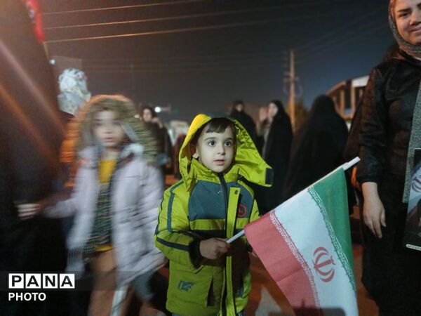 حضور حداکثری جامعه فرهنگی و دانش‌آموزی در تجمعات شبانه