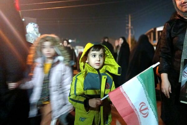 حضور حداکثری جامعه فرهنگی و دانش‌آموزی در تجمعات شبانه
