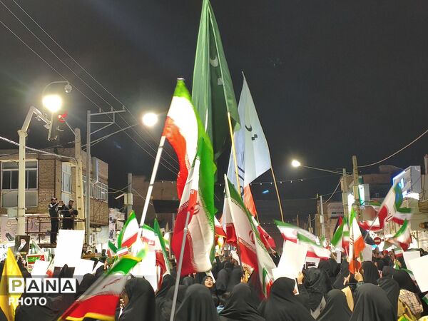 زنان و دختران سرخسی در صف اول دفاع از رهبری و ارزش‌ها