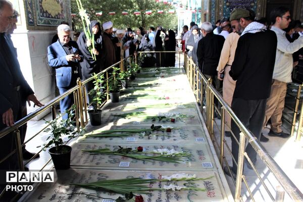 گلباران مزار شهدای حماسه آزادسازی خرمشهر در قم