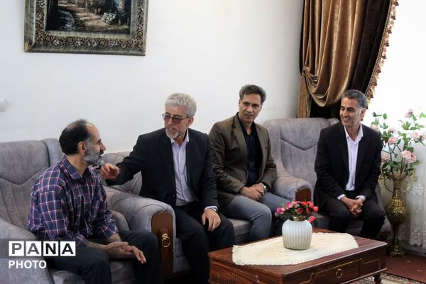 آیین غبارروبی گلزار شهدای شهرستان بروجرد و تجدید میثاق با آرمان‌های انقلاب و شهدای والامقام