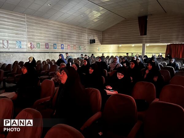  کارگاه خبرنویسی و روایتگری مجازی و عکاسی در کانون شهید مطهری ساوجبلاغ 