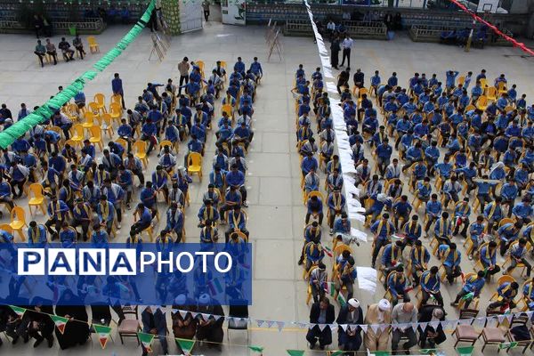 جشن عاطفه‌ها جشن همدلی دانش آموزان با دیگر کودکان نیازمند