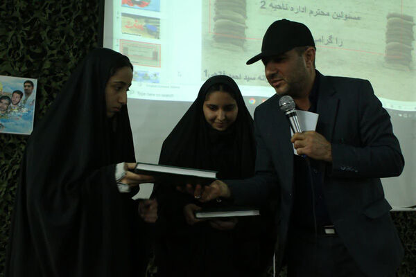 جلوه‌هایی از یادواره شهدای دبیرستان سید احمد فاتحی یک قم