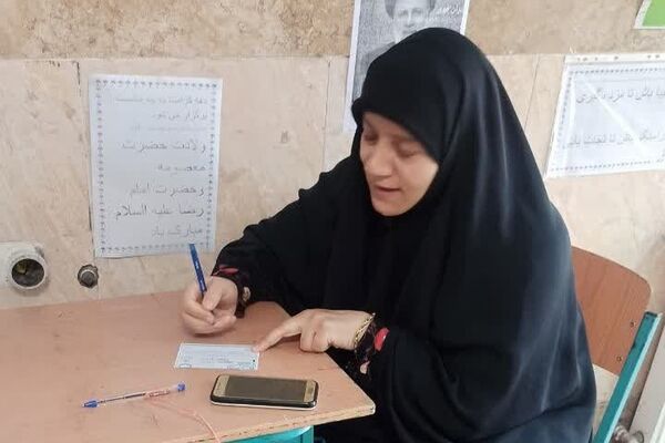 حضور مسئولان کشوری و استانی در کنار آحاد مردم شهیدپرور ناحیه 2 شهرری پای صندوق‌های رای 
