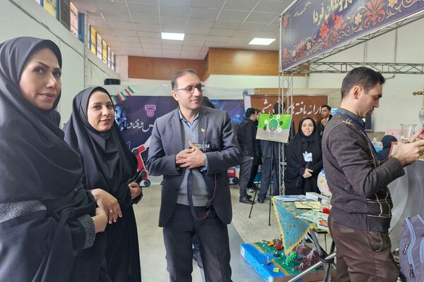 بازدید دانش آموزان ناحیه دو شهرری از نمایشگاه پژوهش اداره کل شهرستانهای استان تهران 