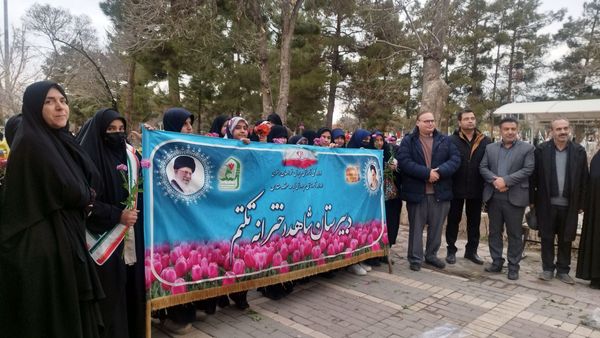 آیین غبارروبی و عطرافشانی مزار شهدا  