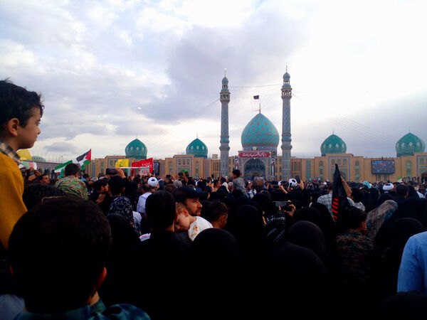 مراسم تشییع و خاکسپاری دو شهید گمنام دوران دفاع مقدس در قم