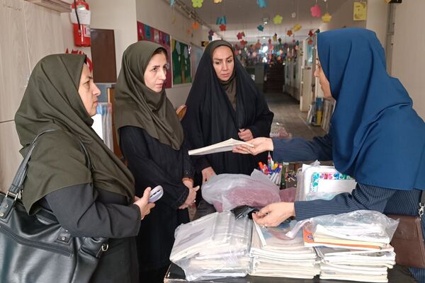 بازدید کارشناس مسئول سلامت و تندرستی آموزش و پرورش شهرستان قدس، از دبستان پروین، در جایگاه یک خانه محیط زیستی