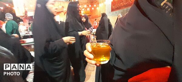 صد و هفتاد و سه شب عطر چای و کرامت؛ «چایخانه حضرت زهرا (س)» همچنان میزبان دل‌های بی‌قرار