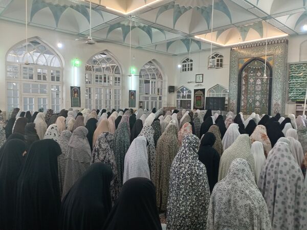حضور دانش‌آموز خبرنگاران پانا در نماز جمعه به مناسبت روز خبرنگار