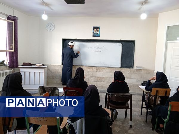 گفتمان دینی در دبیرستان دخترانه فاطمیه کاشمر