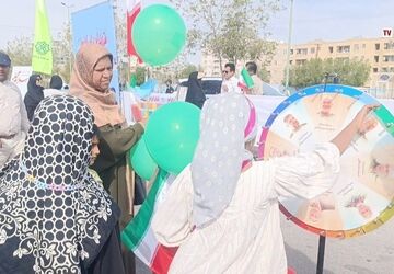 حضور پرنشاط کانون پرورش فکری در راهپیمایی ۲۲ بهمن با غرفه‌های فرهنگی و هنری