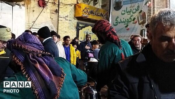گذری بر فعالیت چایخانه فاطمه الزهرای نیشابور در مراسم چهلم رهبر شهید و شهدای میناب
