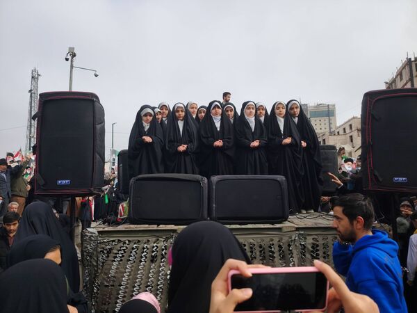 تولد ۴۷ساله‌گی انقلاب ایران در خیابان پانزده خرداد