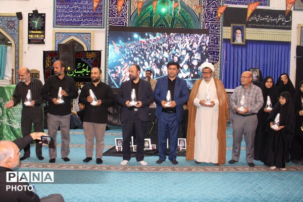 نظرآباد میزبان آیین بزرگداشت رهبر شهید با حضور مسئولان و دانش‌آموزان