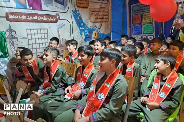  بازدید رئیس سازمان دانش‌آموزی شهرستانهای استان تهران از غرفه «با انرژی‌ها» در منطقه کهریزک