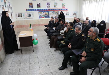 زنگ انقلاب و نمایشگاه دهه فجر در مدرسه جاویدالاثر 