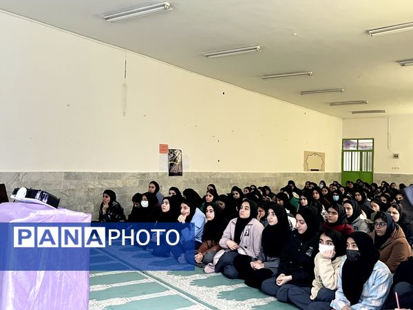 کارگاه آمادگی برای امتحانات نهایی در دبیرستان فاطمه الزهرا(س)