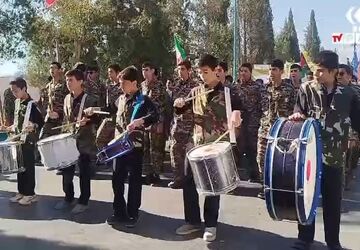 راهپیمایی یوم الله ۱۳ آبان مدرسه صدرا مهریز