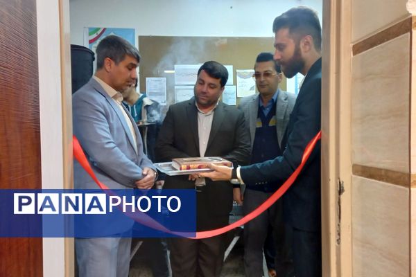 بیعت نوجوانان مدرسهٔ امام خمینی (ره) قرچک با آرمان‌های امام راحل در چهل و هفتمین جشن پیروزی انقلاب 