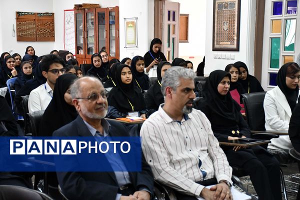 استقبال با شکوه از دانش‌آموز قهرمان و مربیان آموزش و پرورش عشایر فارس