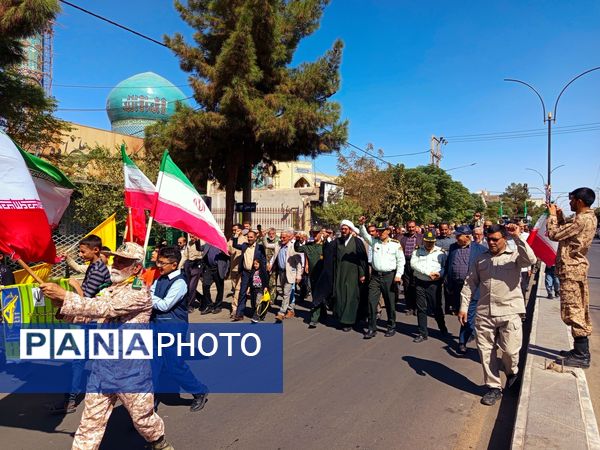 قدمی هم‌سنگر ایمان؛ از مدرسه تا صف نماز جمعه