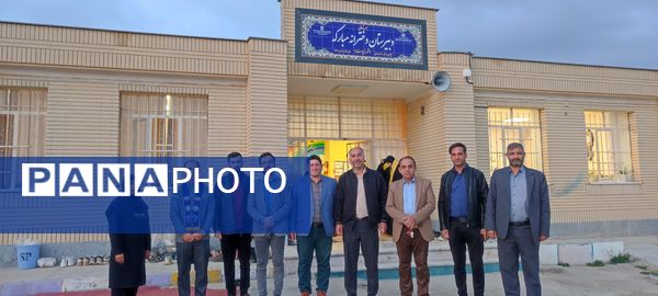 محفل انس با قرآن کریم در دبیرستان دخترانه شهدای زیارت 