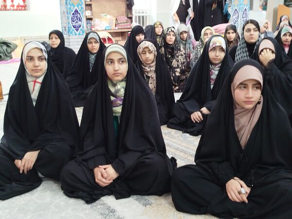حضور پرشور نوجوانان در اعتکاف دانش‌آموزی مسجد امام سجاد(ع)