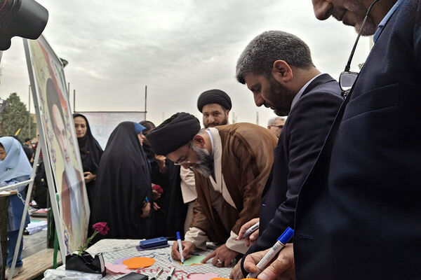 راهپیمایی استکبارستیزی شهرستان پیشوا در روز دانش‌آموز