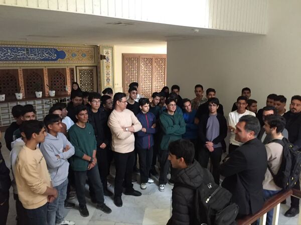 بازدید دانش آموزان دبیرستان نمونه آیت‌الله خامنه‌ای از دانشکده پزشکی دانشگاه فردوسی مشهد