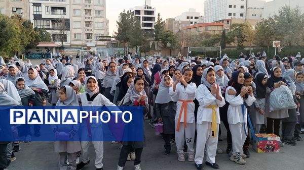 المپیاد ورزشی دانش‌آموزان در مدرسه پنجم مهر