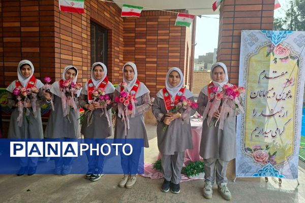 مدرسه خیری حسینی‌راد با چمن مصنوعی و پنل خورشیدی گشایش یافت