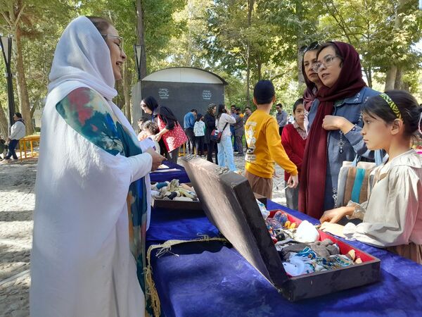 همایش کودک و شاهنامه در آرامگاه فردوسی 