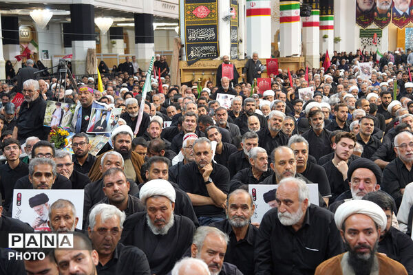 مراسم بزرگداشت قائد شهید امت در حرم حضرت معصومه(س)