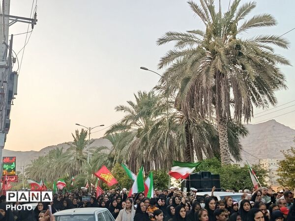 بدرقه حماسی ۳ شهیدِ یک خانواده در حاجی‌آباد