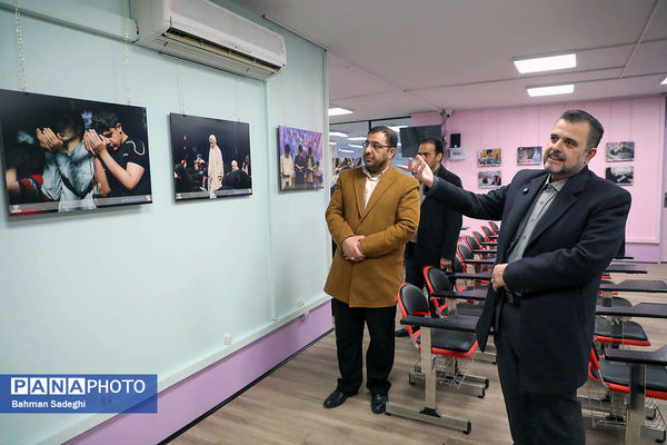 بازدید دبیر کمیسیون توسعه آموزش عمومی قرآن از نمایشگاه نوراوی اعتکاف