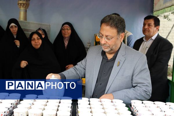 افتتاح چایخانه‌ای برای ادای احترام به حضرت رضا(ع) در دبیرستان دخترانه مطهره منطقه ۱۴