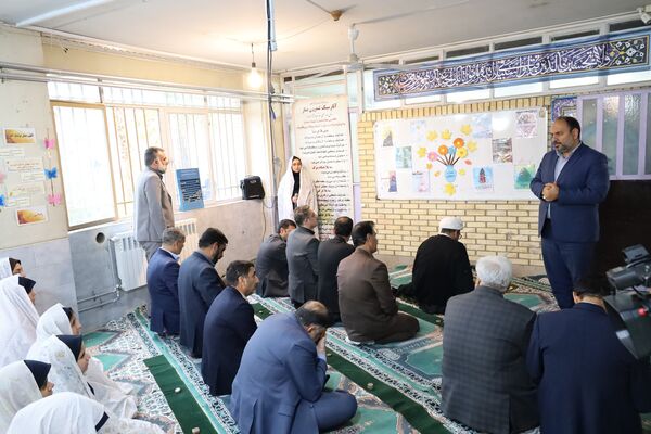 حضور معاون پرورشی و فرهنگی وزارت آموزش وپرورش در نماز جماعت آموزشگاه الزهرا شیراز