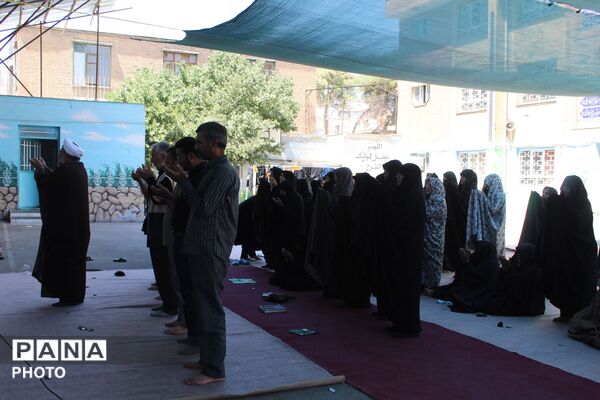 خدمت خالصانه قرارگاه جهادی حضرت جوادالائمه(ع) جاجرم به زائران امام رضا(ع) در مشهد مقدس 