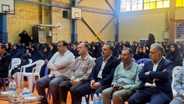 آیین نواختن زنگ ملی مهر ایثار و مقاومت در مدارس استان البرز