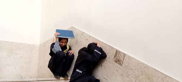 مانور زلزله در دبیرستان شهید هاشمی نژاد 