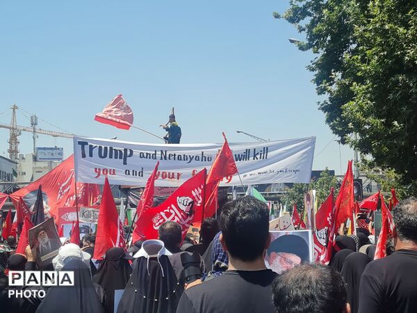 قاب هایی از لحظات وداع با آقای شهید