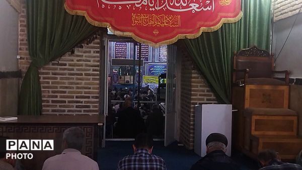 از پیر تا دانش آموز در نماز جمعه نیشابور حضور دارند-۱