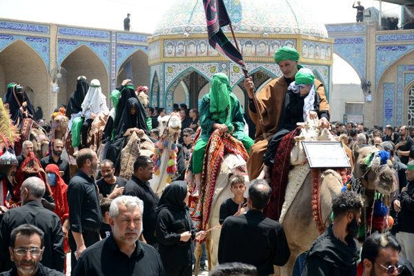 عزاداری ظهر عاشورا در شهر بافران 