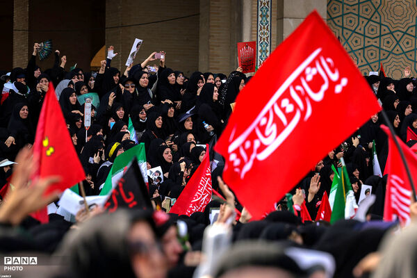 وداع با پیکر مطهر امام شهید امت در مصلای امام خمینی(ره)